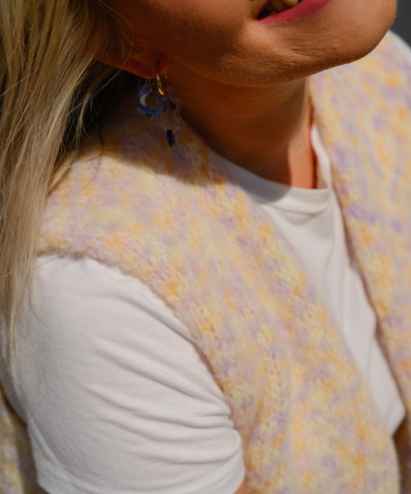 Alpaka Strickweste – gelb/flieder meliert